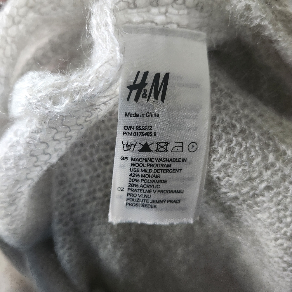H&M Large Light Gray Mohair Blend Scarf - Picture 6 of 6